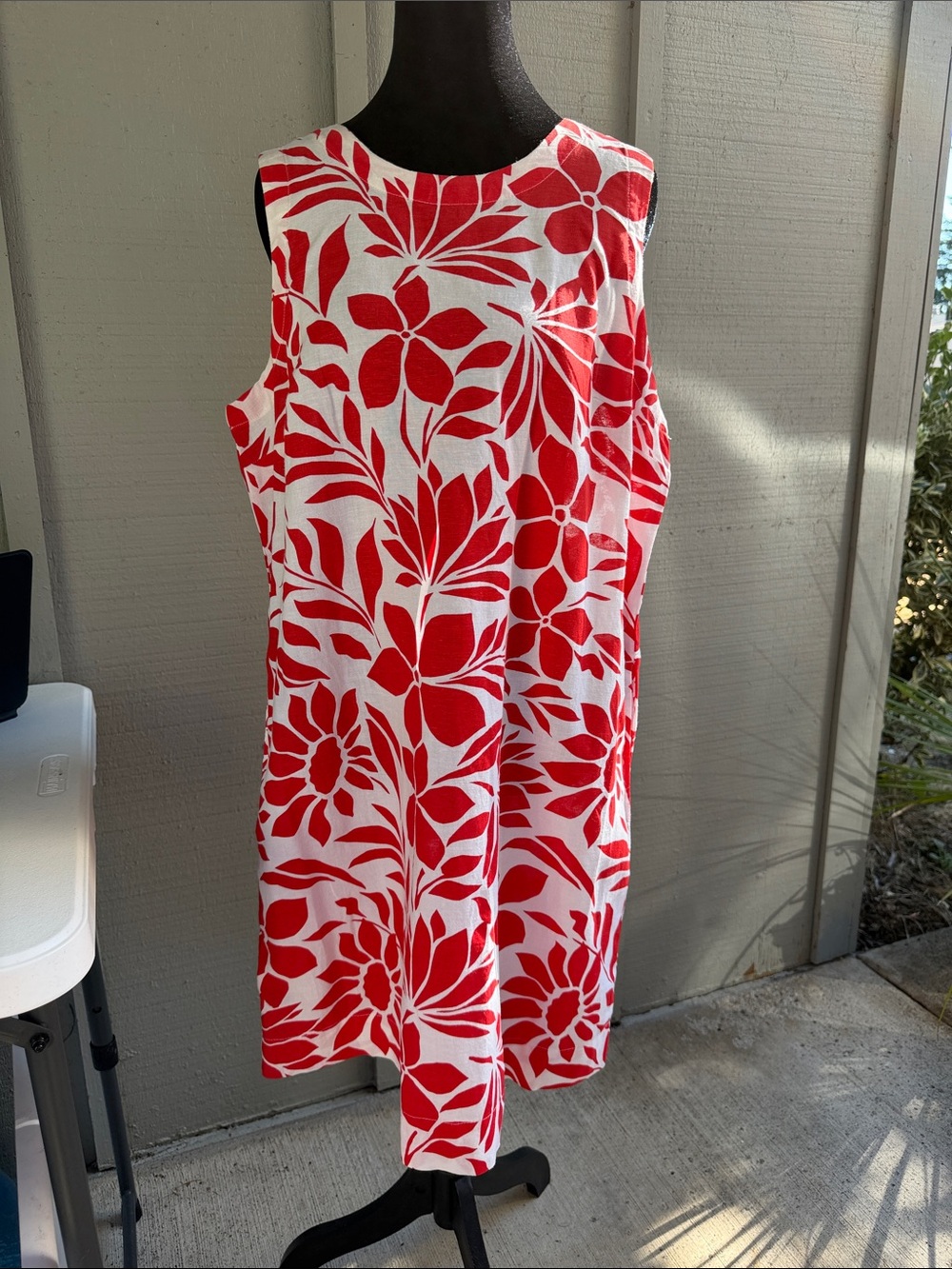 Classic Red & White Floral Shift Dress - Sleeveless